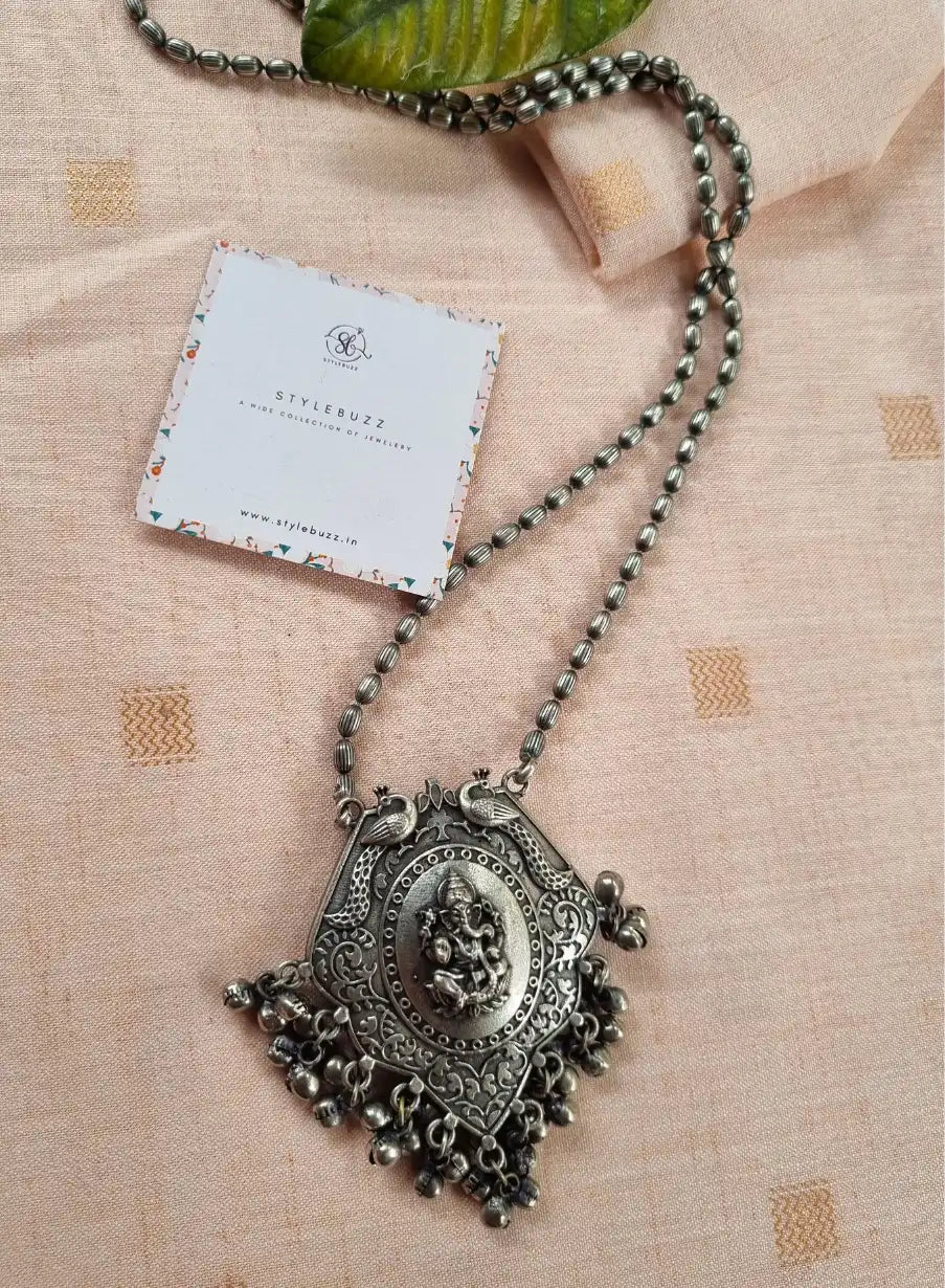 Silver Replica High-Quality Long Neckpiece.