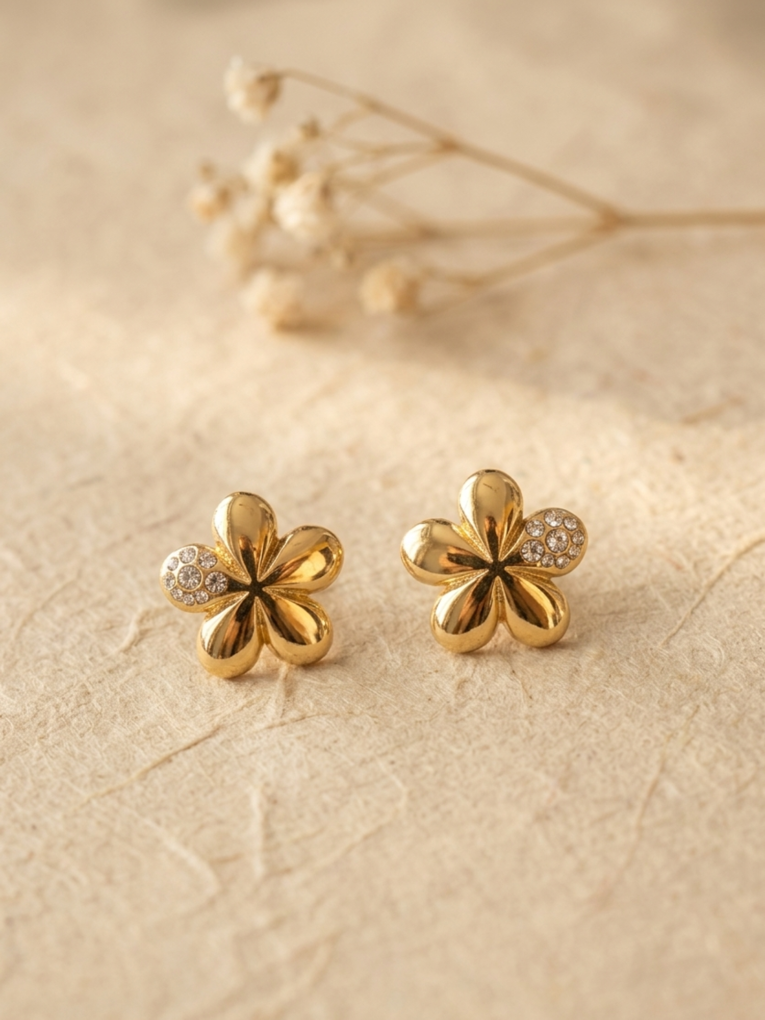 Waterproof flower stud with stone