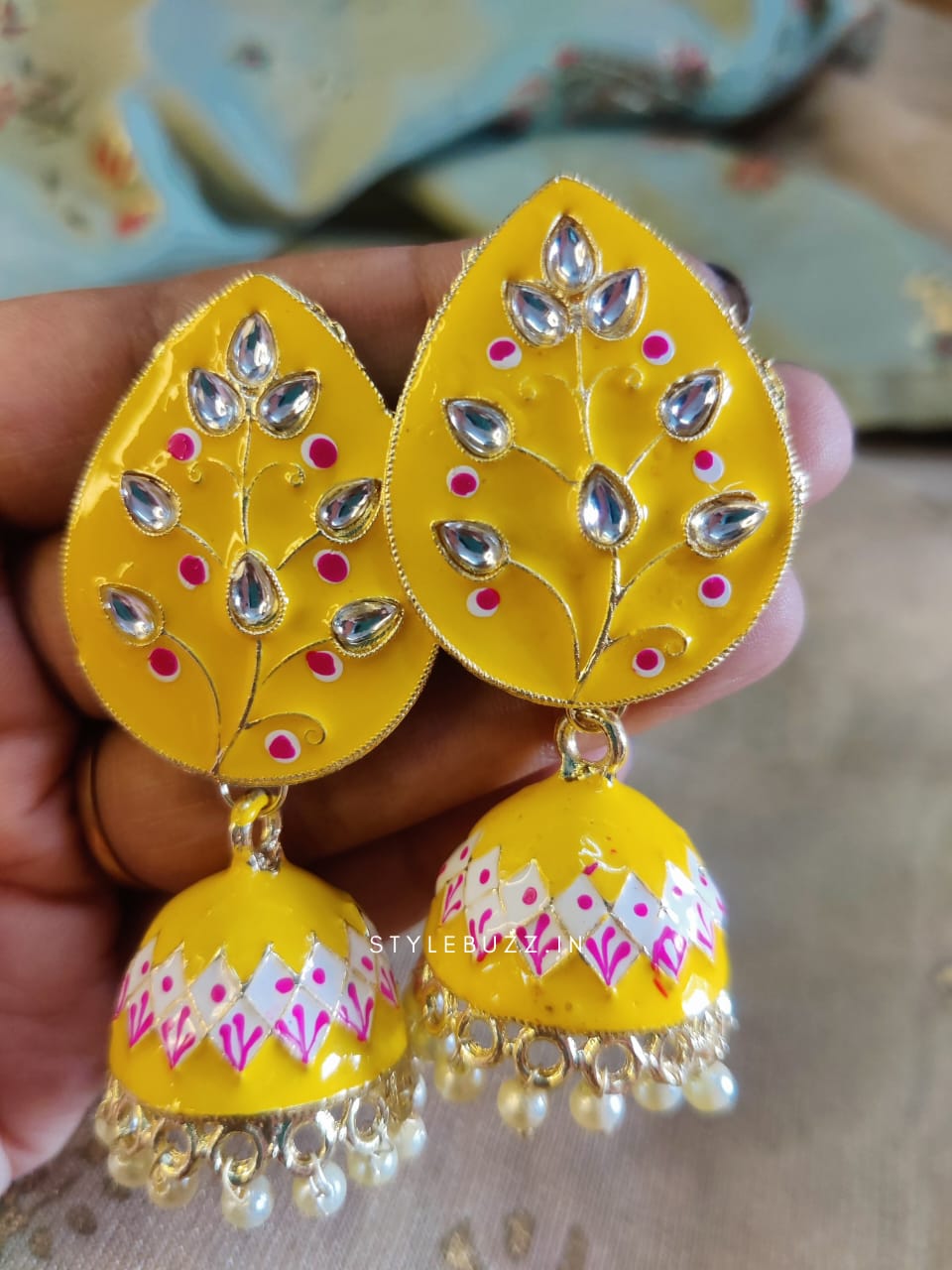 Stylish Yellow Colored Leaf Shaped