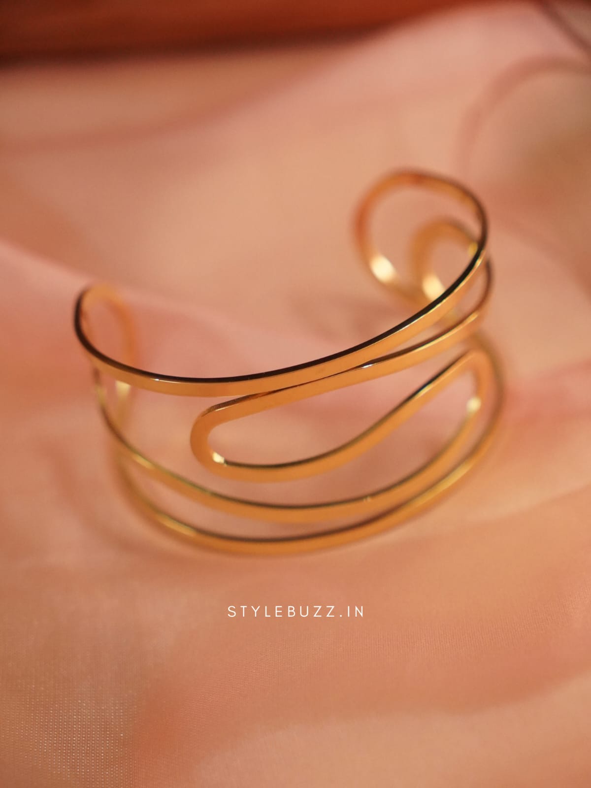 Anti Tarnish Sleek Wire Golden Cuff