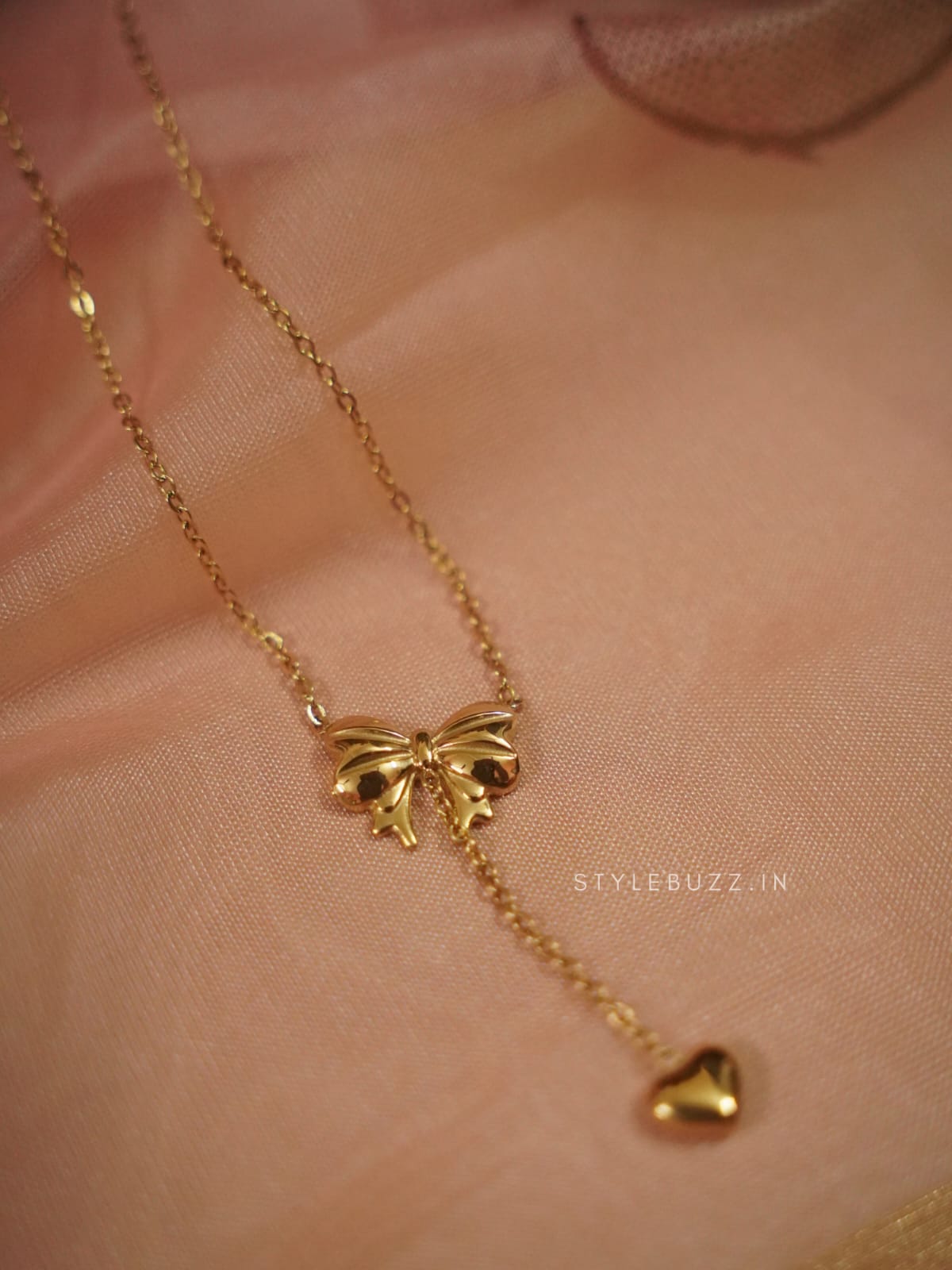 Anti Tarnish Bow Designed Necklace With Hanging Heart