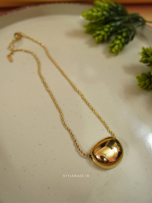 Anti Tarnish Gold Toned Necklace With Fashionable Pendent