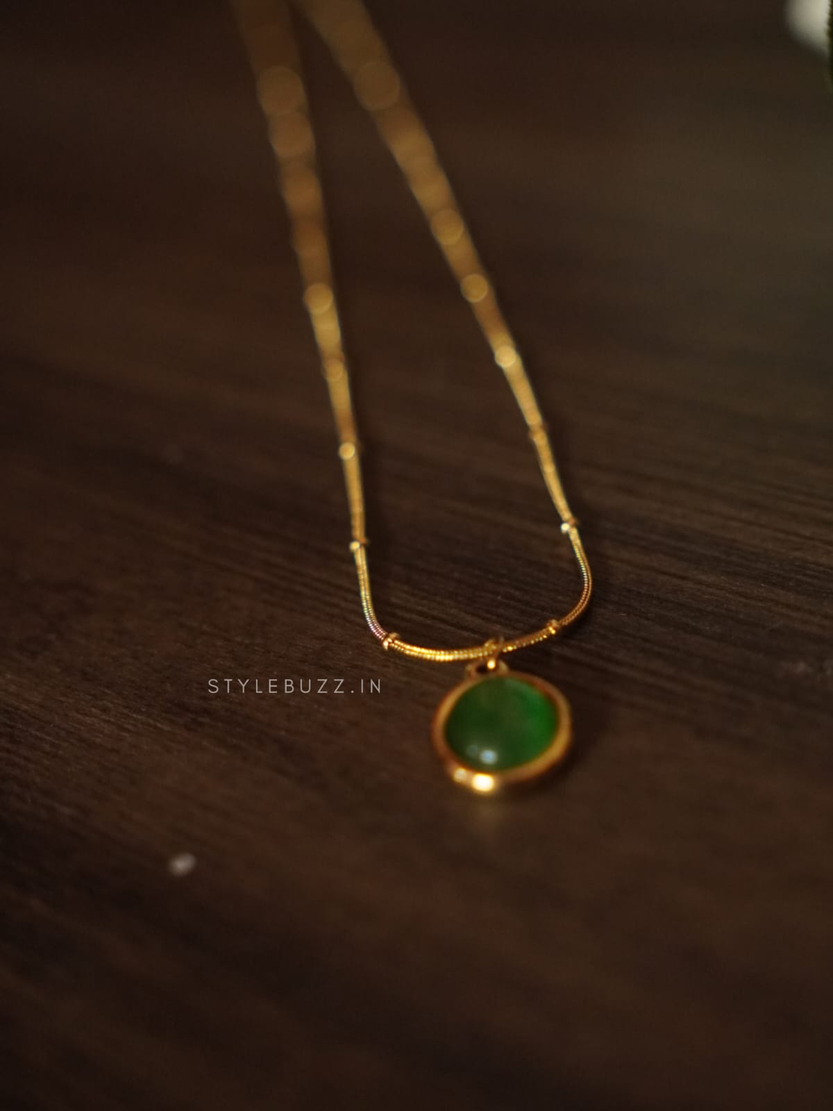 Anti Tarnish Trendy Chain With Green Colored Locket