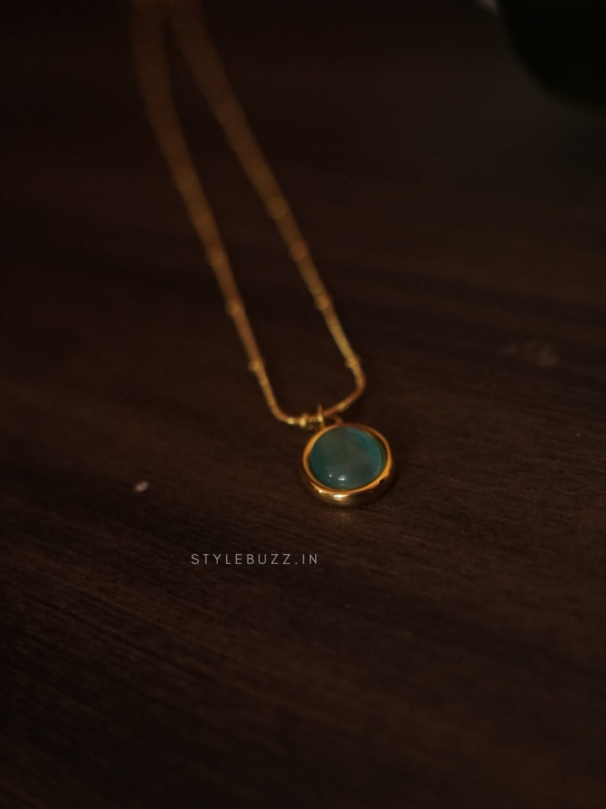 Anti Tarnish Pretty Chain With Sea Green Colored Locket