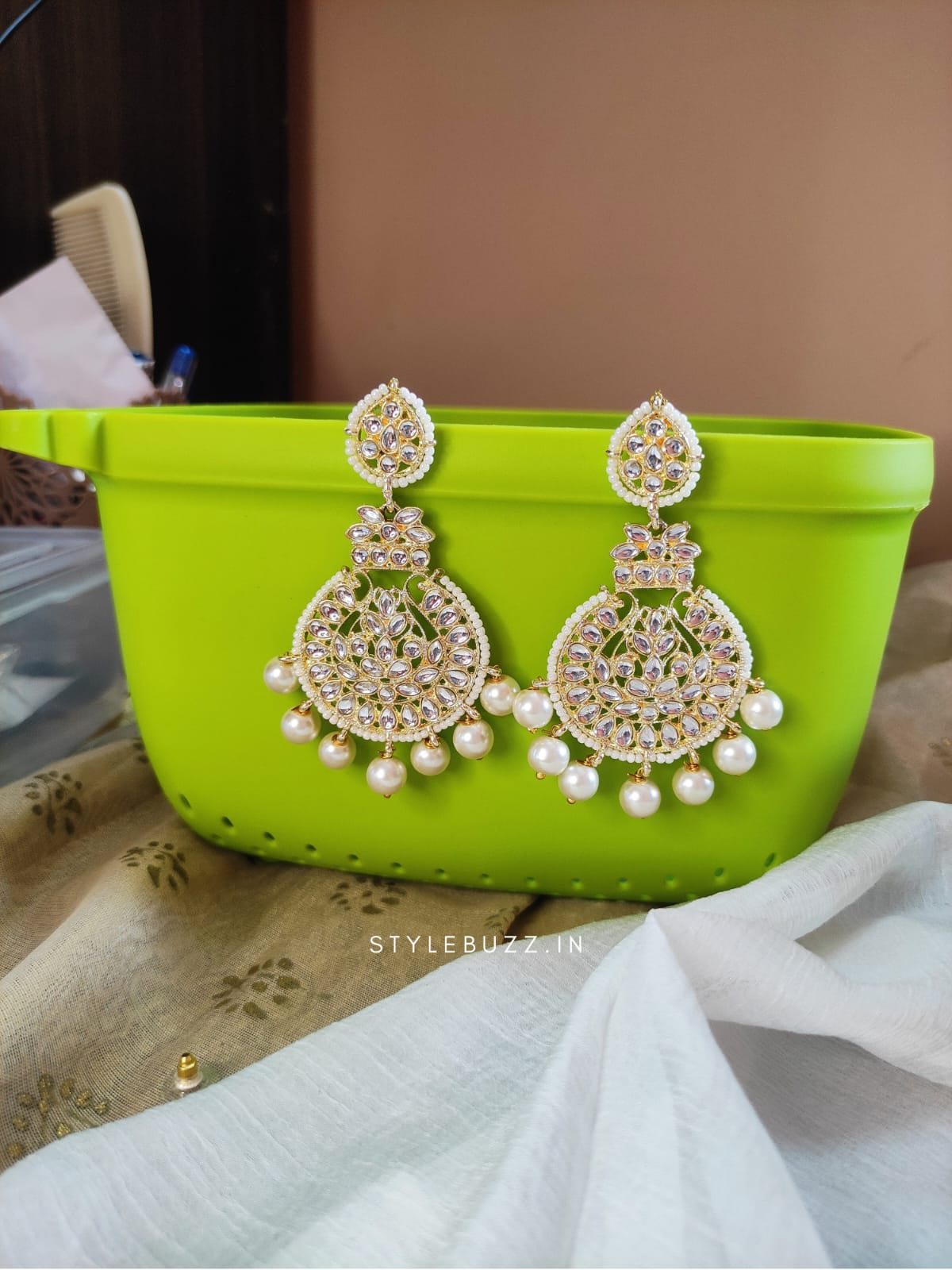 Bridal Kundan Earring And Mangtika Set With White Pearl