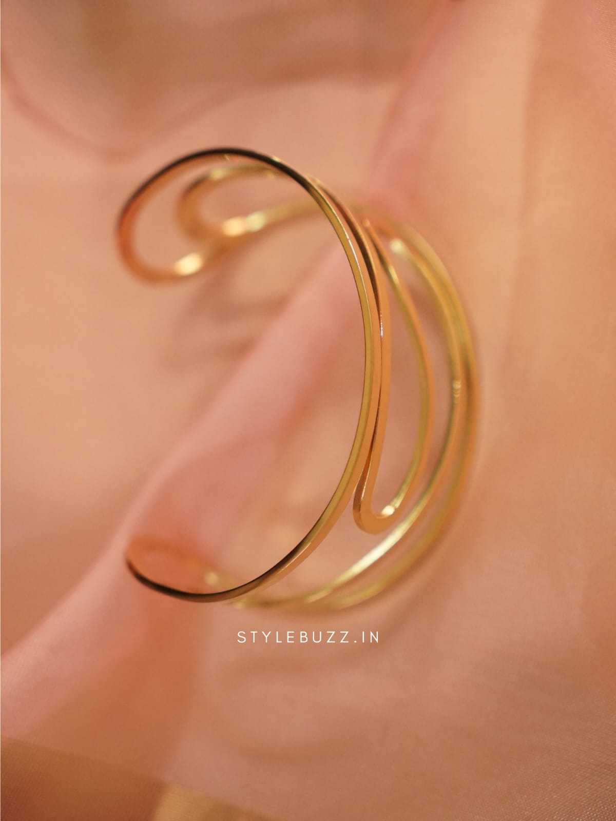 Anti Tarnish Sleek Wire Golden Cuff