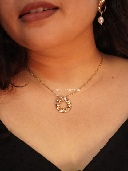 Anti Tarnish Gold Toned Trendy Necklace For Woman