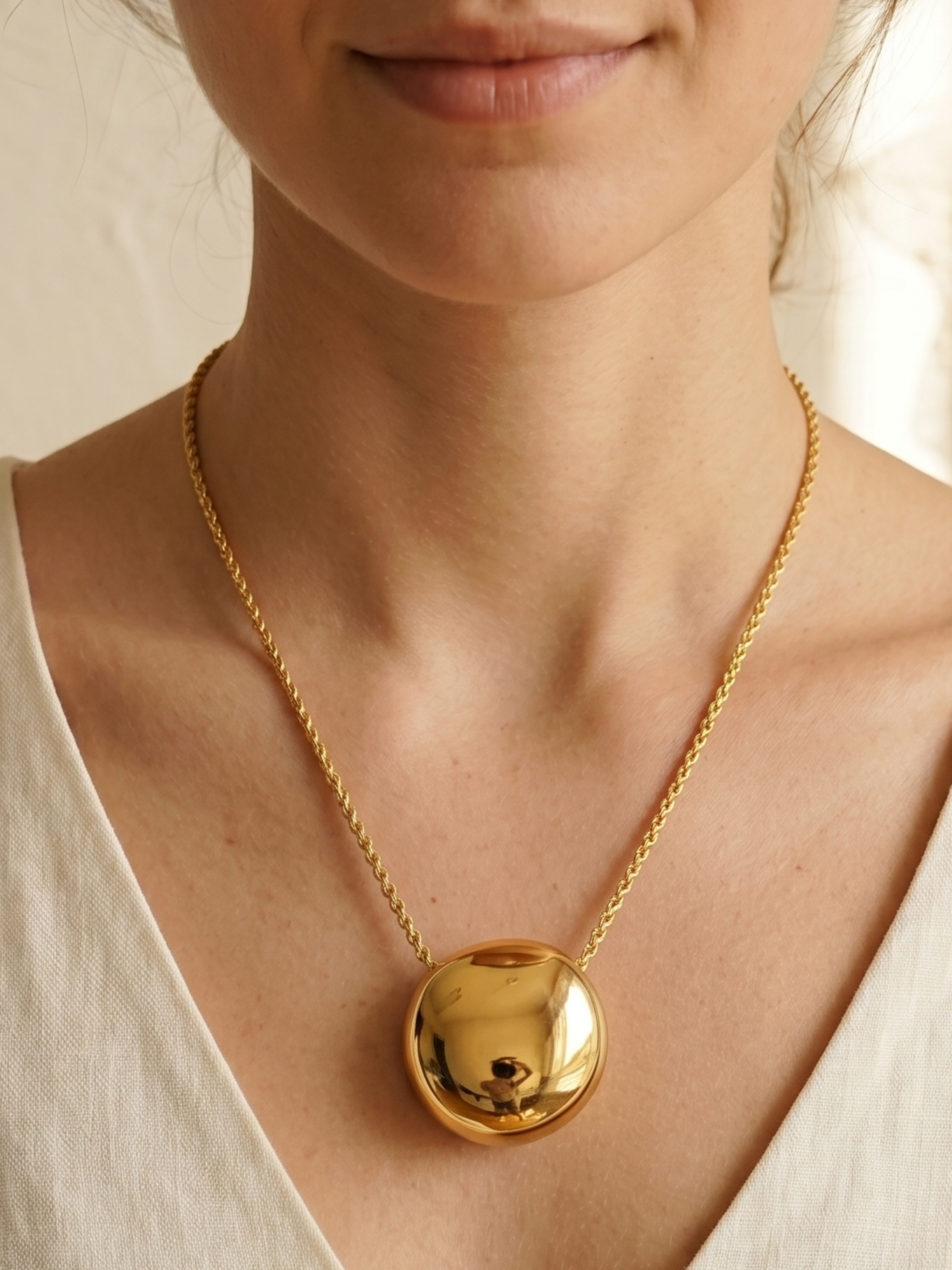 anti tarnish Golden big size pendant necklace