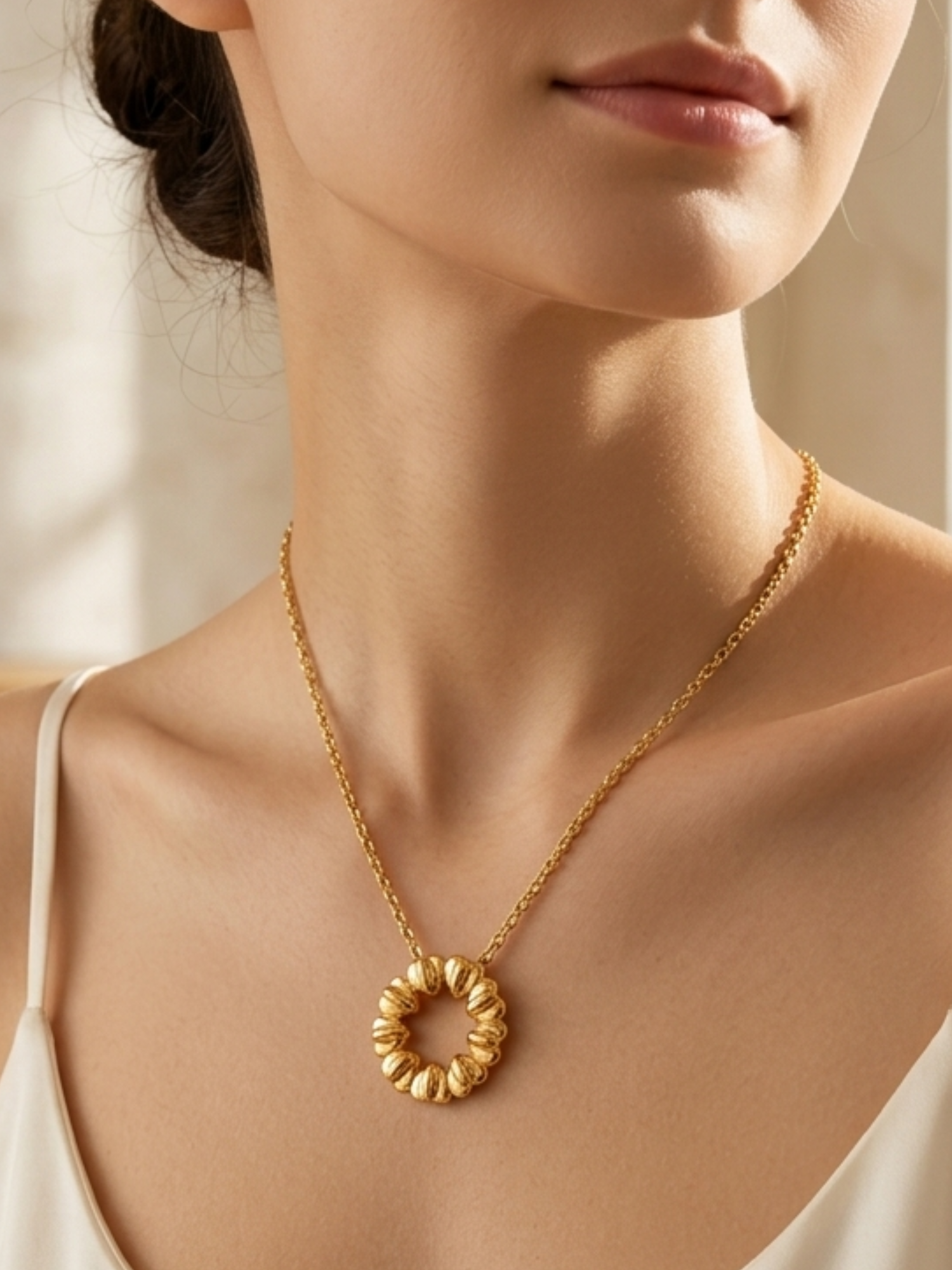 anti tarnishnecklace with a circular heart pendant 