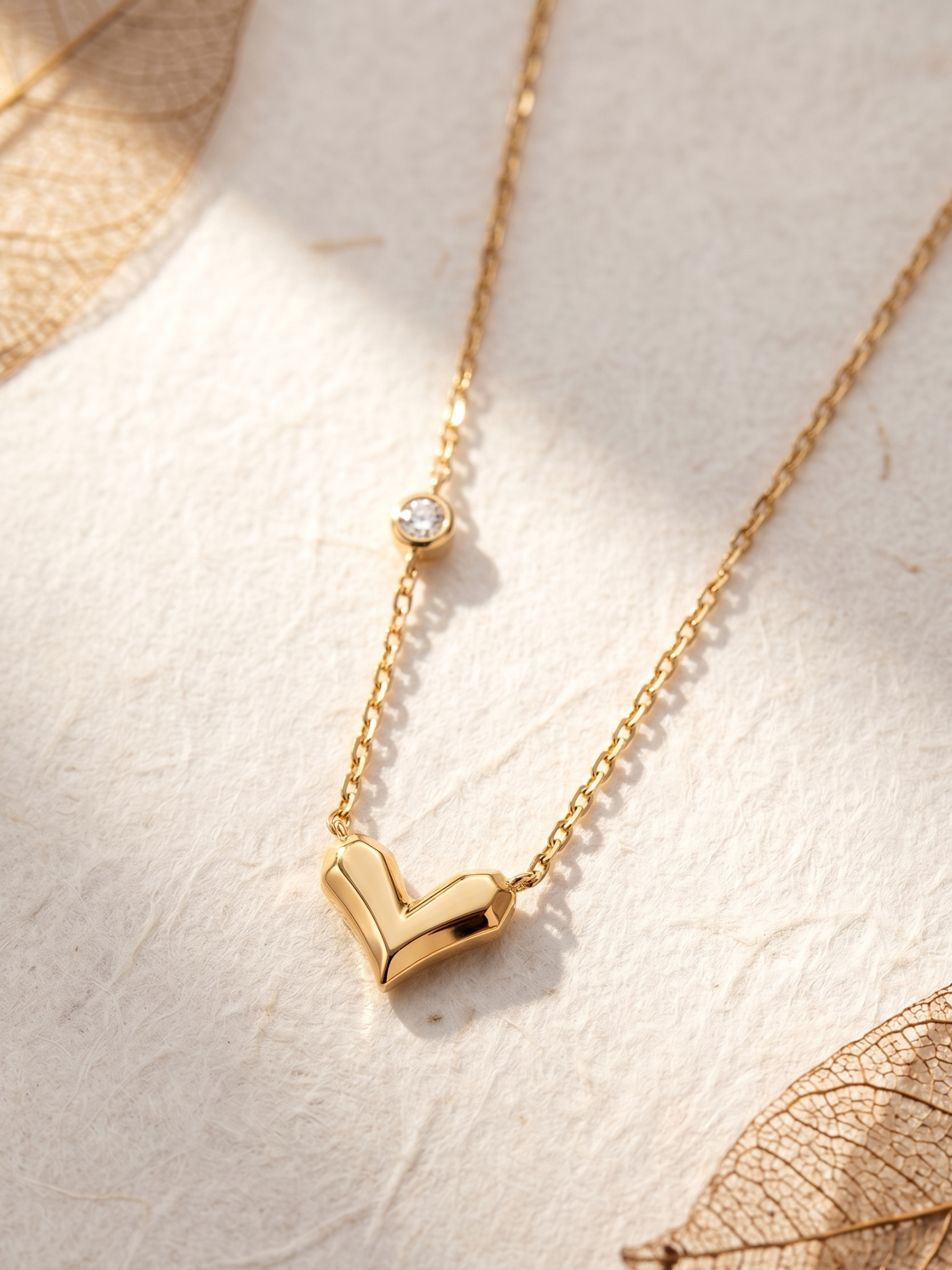 anti tarnish necklace with a heart shaped pendant and a stoned