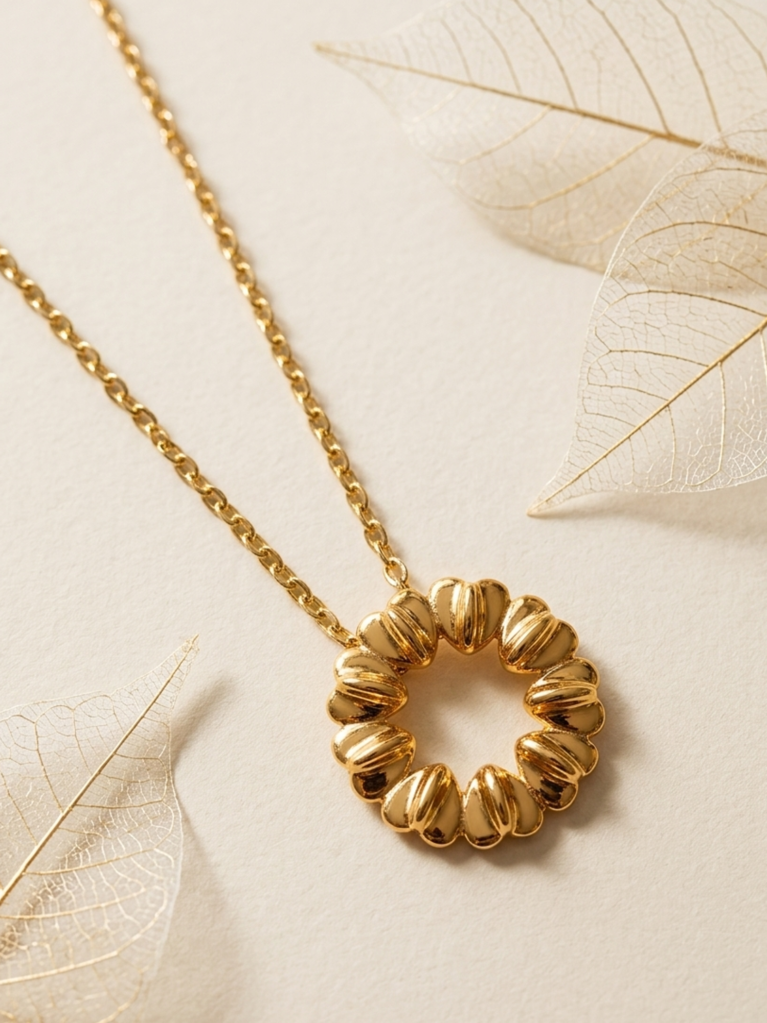 anti tarnishnecklace with a circular heart pendant 