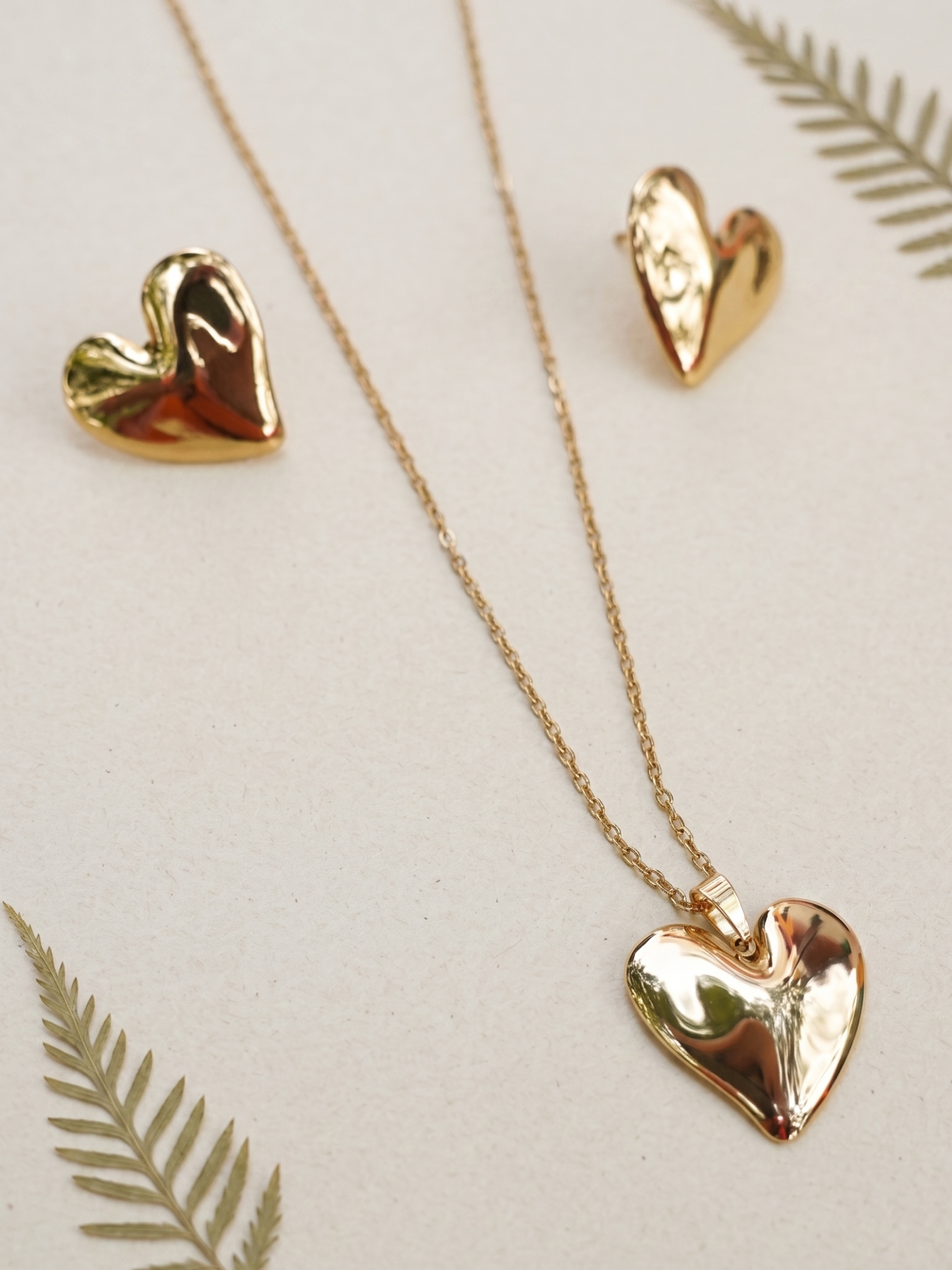 waterproof heart-shaped necklace and earrings 